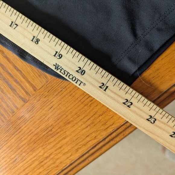 Under Armour Compression Capris FittedCropped Pants with Side pockets Back Logo - Picture 5 of 7